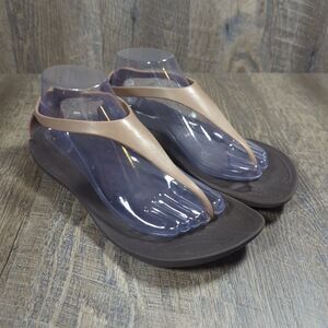 Crocs Sexi Flip Sandals Women’s Size 8 T-Strap Thong Serena Camel Brown Neutral